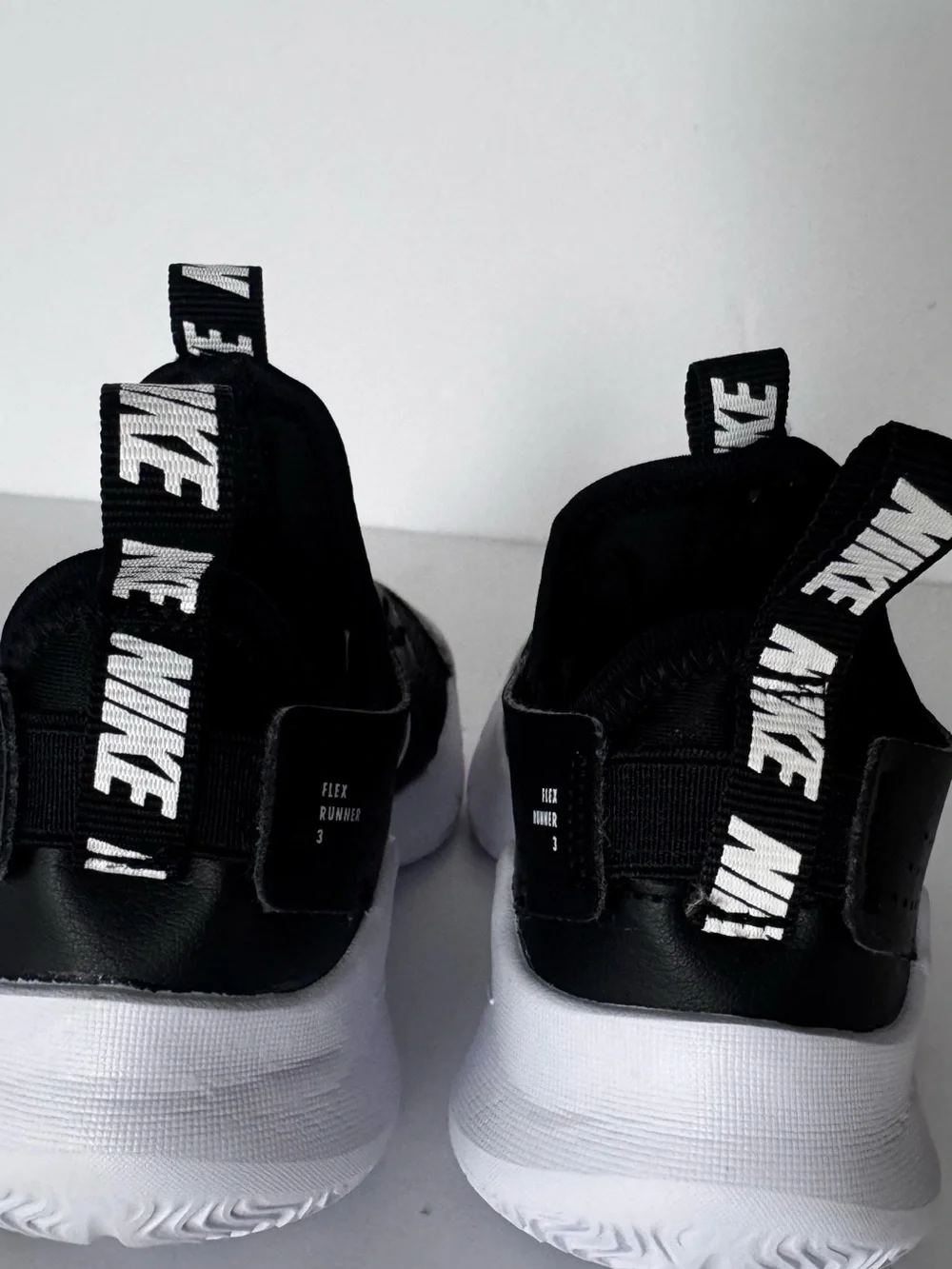 Nike Flex Runner 3 Toddler Size 10C Black White Slip-On Running Shoes FN1449-001
